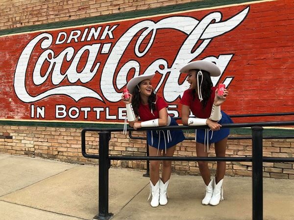 visitkilgore's tweet image. We advised that you stay cool this summer. Take lessons from the Kilgore College Rangerettes and enjoy a cold coke in front of the @cocacola mural in Historic Downtown Kilgore. 📸: Lana Louis  #visitkilgore #rangerettes ☀️