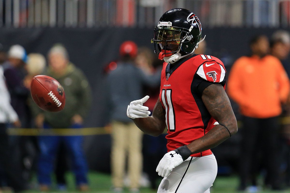 BleacherReport's tweet photo. Julio Jones, Falcons agree to revised deal for 2018, star WR will report to training camp https://t.co/wDfh40kHPc