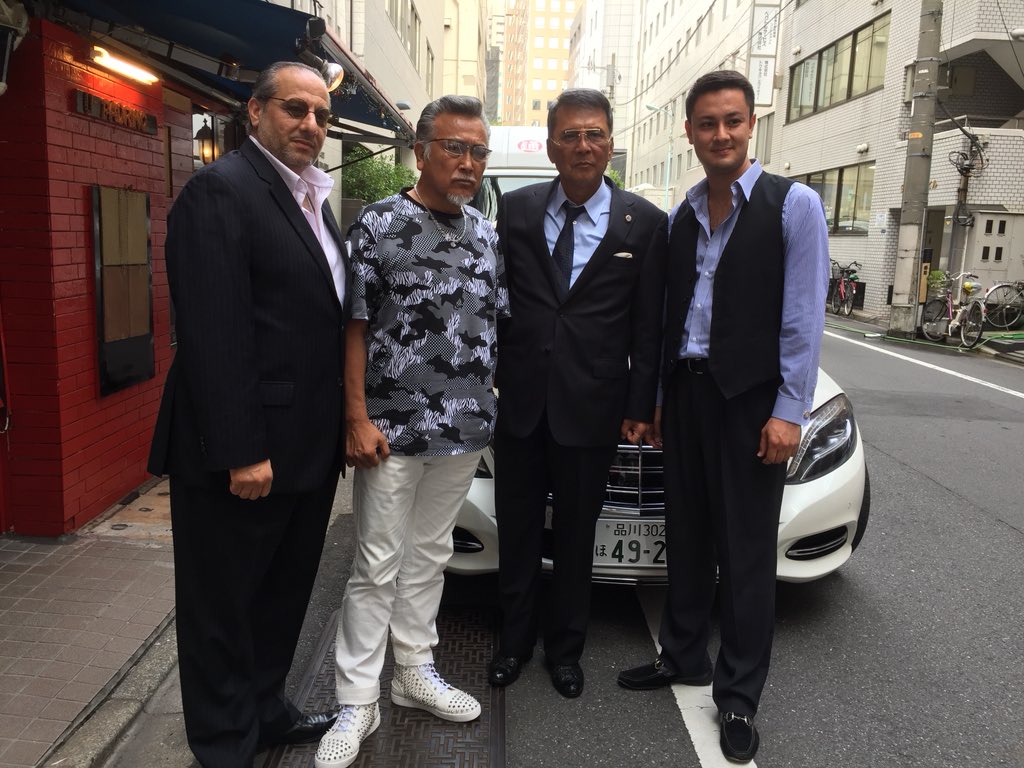 Twitter 上的 竹垣悟 マリオ ルチアーノさんに東京駅までベンツ マイバッハ で送って貰った 清水健太郎さん マリオさん マリオさんの息子ジーノさんと記念写真 T Co E0oe6q94wh Twitter