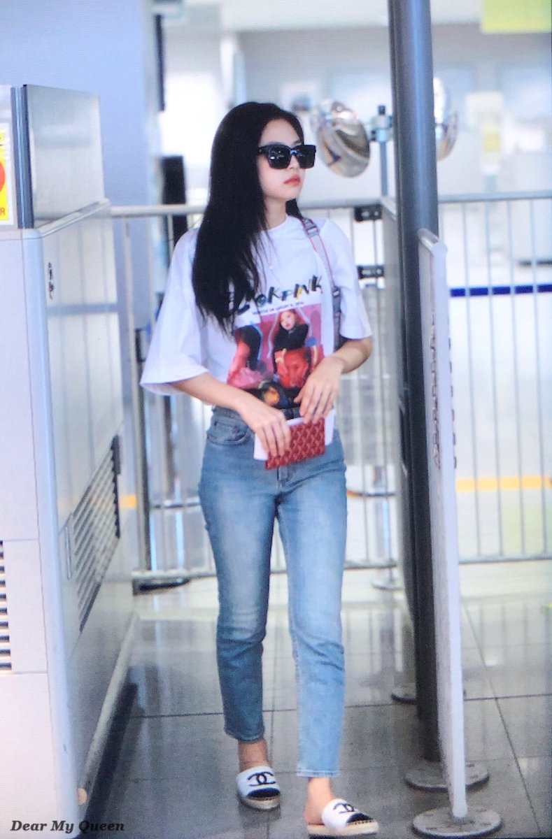 kimjennie116's tweet photo. 180726 KIX

#블랙핑크 #제니 #BLACKPINK #JENNIE

루비♥️ https://t.co/uuqKCJ5m2t