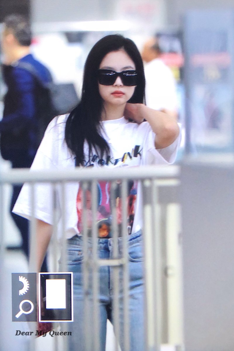 kimjennie116's tweet photo. 180726 KIX

#블랙핑크 #제니 #BLACKPINK #JENNIE

루비♥️ https://t.co/uuqKCJ5m2t