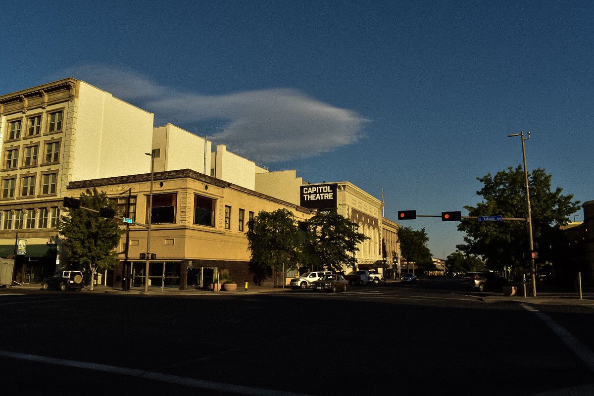 Platoesq's tweet photo. Went out this evening and shot film & digital. The light was great during sunset. Shot most of a roll of Lomo 400, will finish it tomorrow.
Maxxum 5, Freedom Zoom 130, D5600 (iso @ 400)
#ishootfilm #ishootdigital #Lightroom #filmphotography #Nikonphotography #Minoltaphotography https://t.co/zhHQxZ2s1m