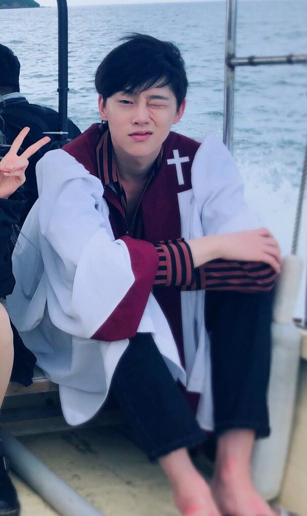 hyunbinmentbot's tweet photo. Q. (두니아에서) 주어진 생존 아이템이 헤드셋과 마우스라는 사실을 알았을 때 심정은.

A. 짐이 두 개나 생겼군. 하하. 들고 다닐 물건이 생겼다는 생각이 가장 먼저 들었다. 내가 어떻게 활용할지는 방송으로 확인해주길 바란다. 

🖋18년 8월호 앳스타일 https://t.co/H04WW8pxw4