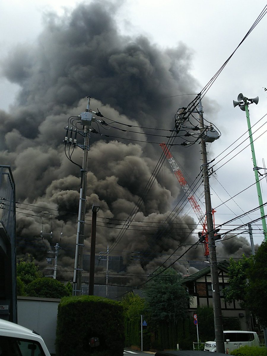 八王子市堀之内の工事現場で火事が起きている現場の画像