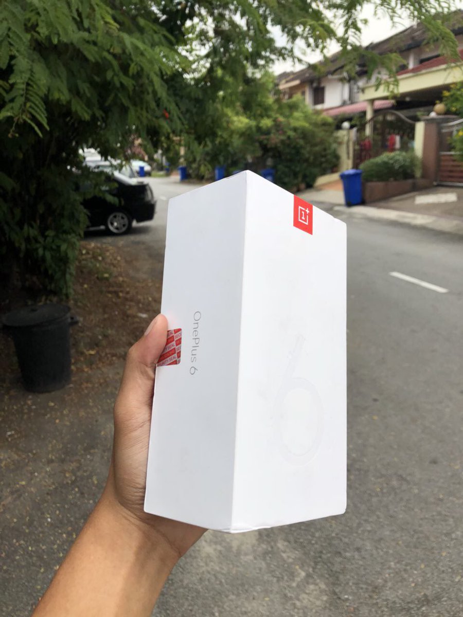 atlasgadgets's tweet photo. *MALAYSIA SET* (Original secondhand)
NEW OnePlus 6 128GB Mirror Black  -Rm2699
NEW OnePlus 6 128GB Silk White -Rm2699
NEW OnePlus 6 128GB Black -Rm2699
.
#iphonemurah #iphoneoriginal #iphonesecondhand #iphonenewset #iphonerefurbish #iphonemalaysia #iphonemurahmalaysia https://t.co/NtyeLzk61k