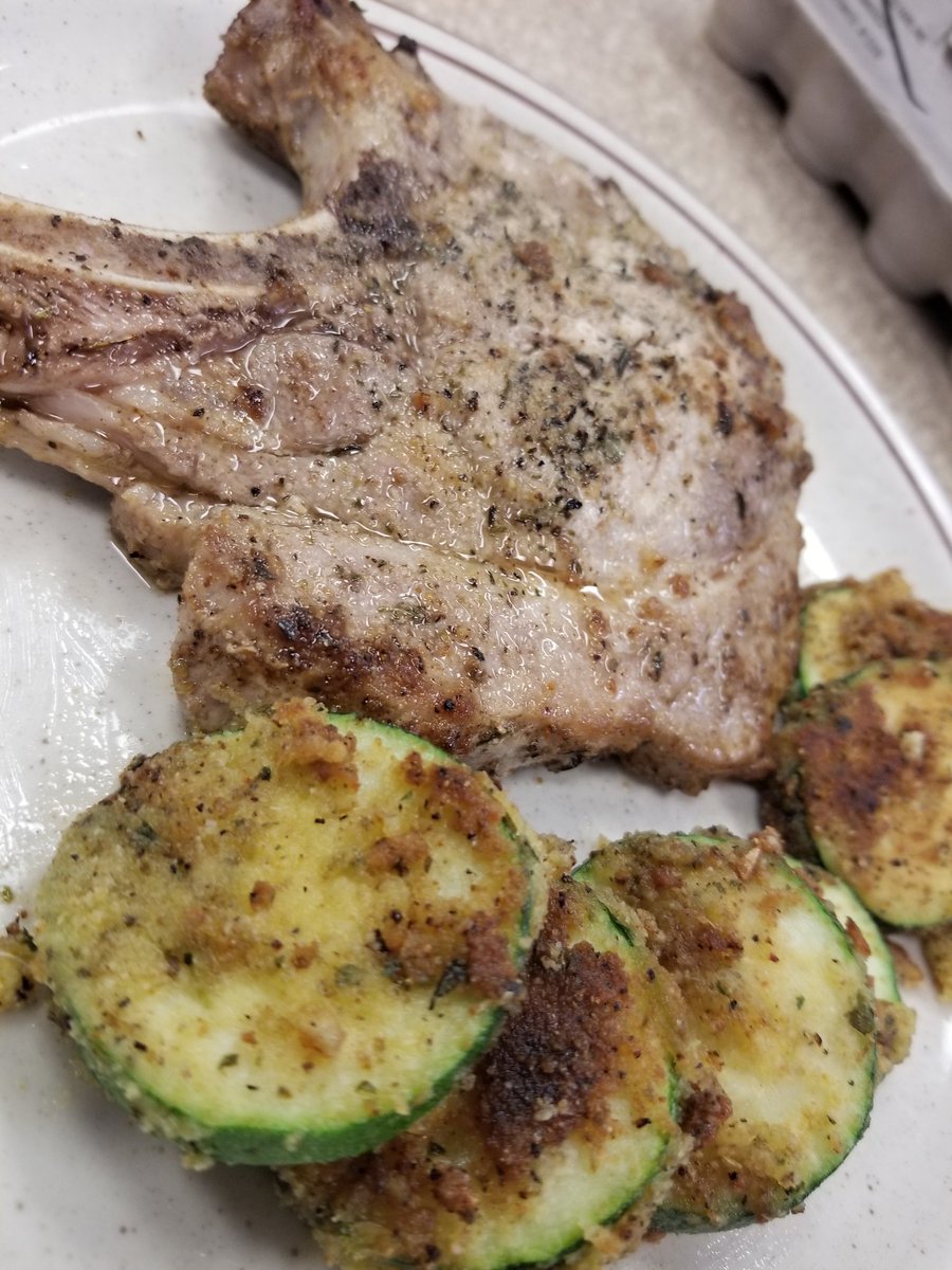 OneidaMarket's tweet image. Quick easy dinner. Porkchops with Zucchini made vegetable seasoning, olive oil, coconut flour! #food #dinner #oneidamarket