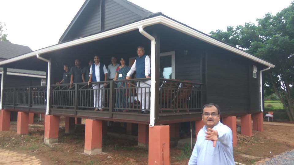 WoodBarnInd's tweet photo. Pictures from @ChhattisgarhCMO's  stay at our project in Chitraoke @GoChhattisgarh  
#WoodenHouseIndia #EcoLogHuts #India #Architecture #MakeInIndia #MadeInIndia #ThursdayThoughts #ThursdayMotivation https://t.co/f5CGi1tTmu