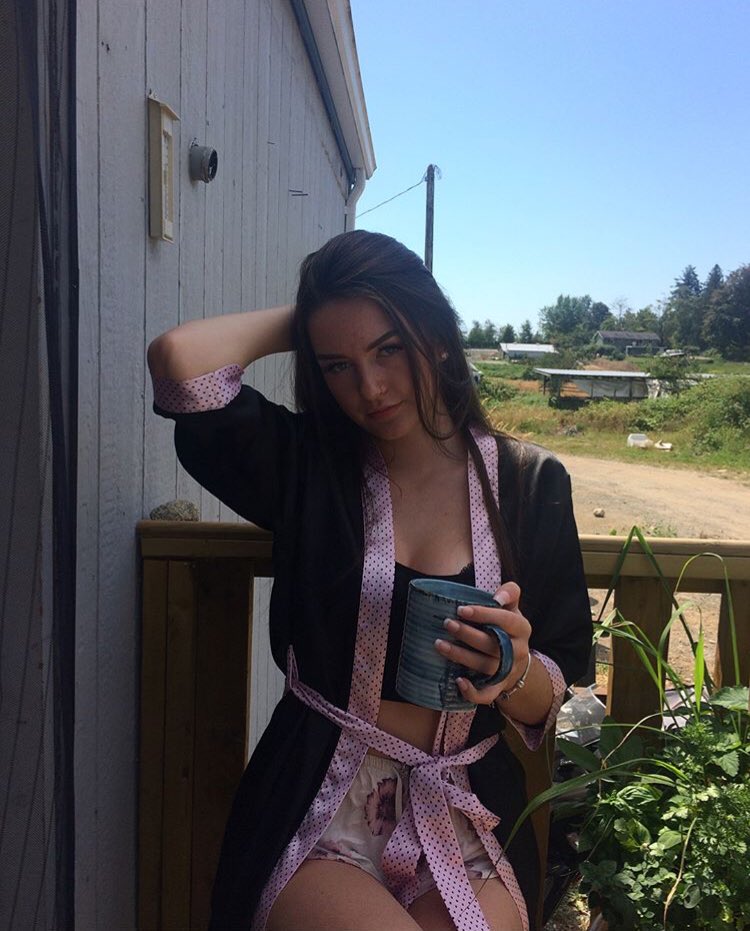 maddygrayy4's tweet photo. RT and Fav for a chance to get nudes in your DM 
#cumtribute #cocktribute #cumslut #cum https://t.co/5IehB6y8ok