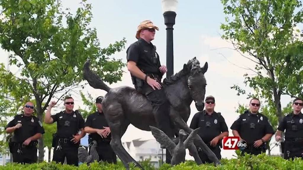 Chief Randy Mills was interviewed just after the Pony Swim on Wednesday about our #lipsyncbattle Video!
#CPD #lipsyncchallenge ift.tt/2OhN3jm
