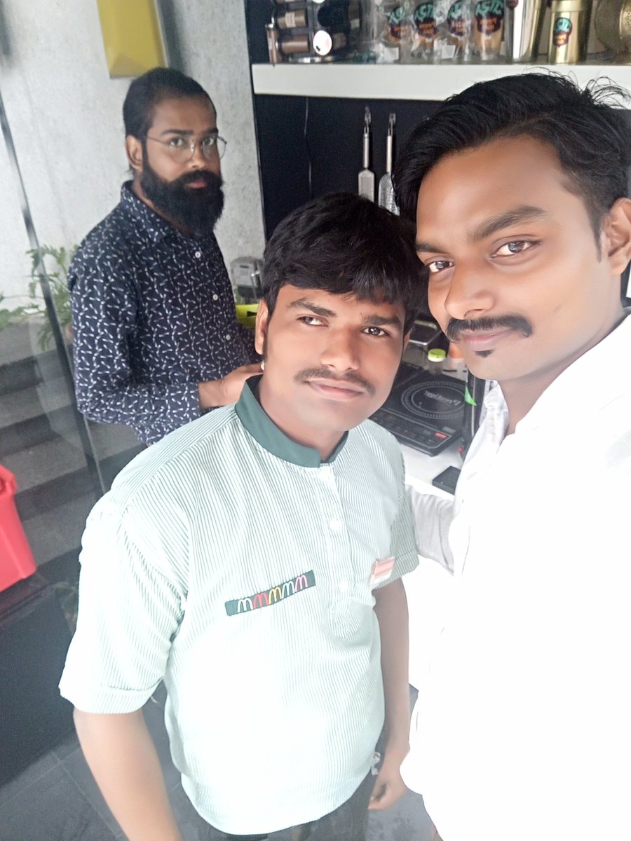 AmitShu13486396's tweet photo. @ChaiPeeniHai #teaundertree https://t.co/yiq3OfRBLf