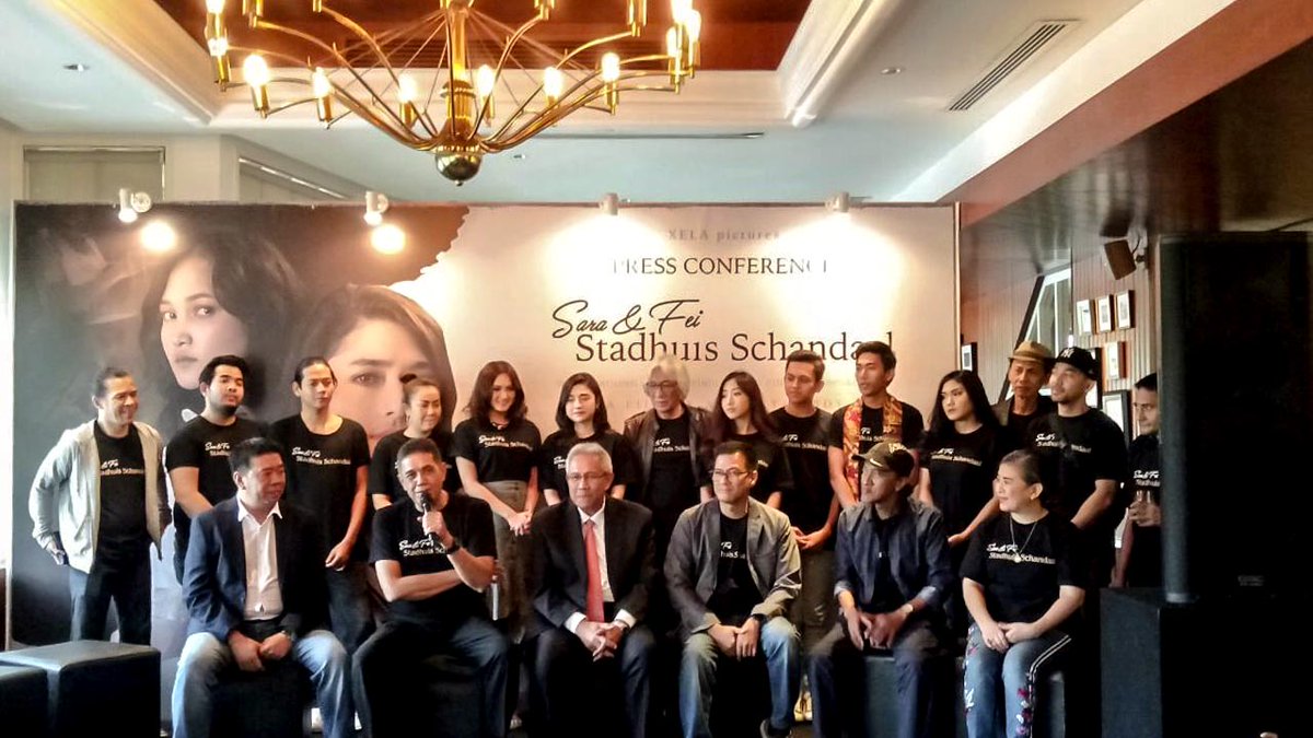 RedUltimatic's tweet photo. Kemarin waktu acaran Gala Premiere #stadhuisschandaal ketemu dengan sang sutradara Adisurya Abdy

@stadhuiscandaal https://t.co/56GcAuRXXM