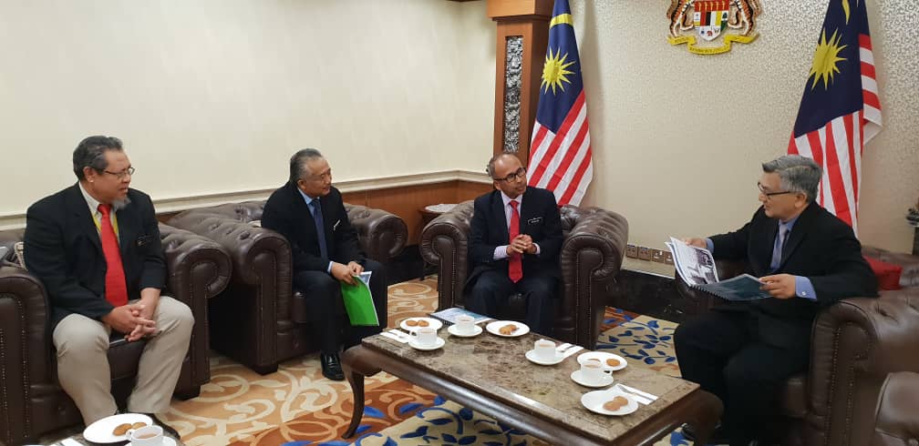 nfia82's tweet photo. Kunjungan hormat KPKR @RoslanMdTaha ke Pejabat YB Yang DiPertua Dewan Rakyat bagi memberi penerangan status projek naik taraf bangunan Parlimen. KPKR akan turut mengambil tindakan setiap cadangan penambahbaikan yang diutarakan oleh YB Speaker
@JKRMalaysia
@baru_bian
@hjanuar https://t.co/jqEMc5kFis