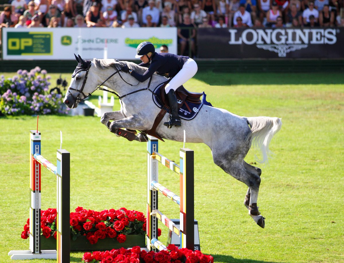 I helgen är det dags för den sjunde omgången av Longines FEI Jumping Nations Cup TM. Henrik von Eckermann, Fredrik Jönsson, Evelina Tovek, Stephanie Holmén och Jonna Ekberg kommer att representera Sverige i Brittiska Hickstead!
<a href="/longines/">Longines Watch Co.</a> #falsterbo18 #supportyournation