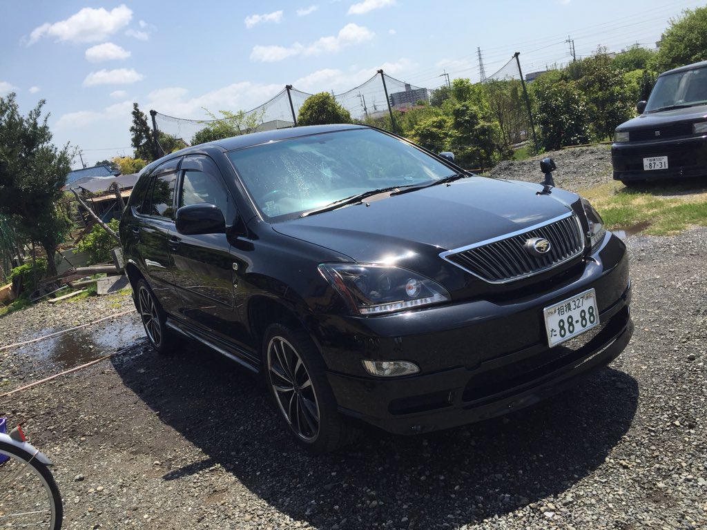 誰かハリアー買わない？
ヘッドライトはイカリングに変わってます。
#拡散希望RTお願い致します