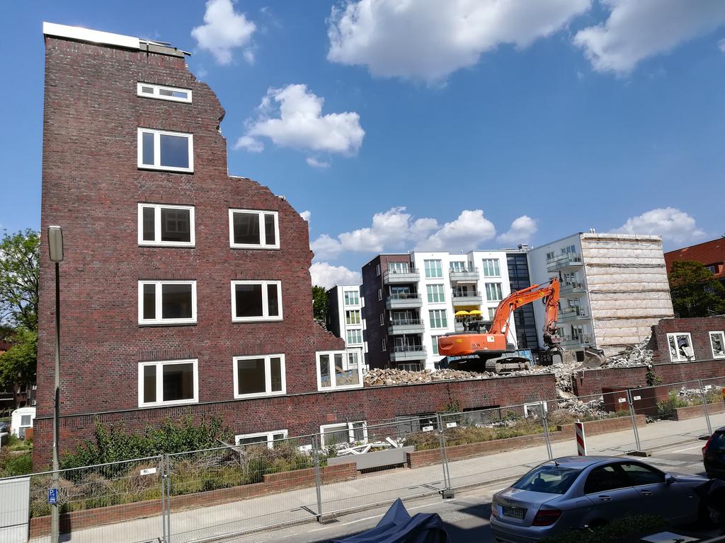 alienzee's tweet image. #haus #abriss #winterhude #efeuweg