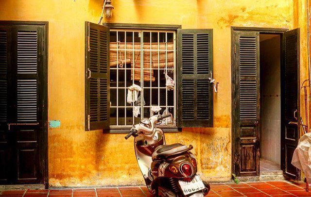 NowHoiAn's tweet photo. The washed-out yellow walls, the windows, the bikes… Finding the perfect backdrop for your pictures in Hoi An is not hard at all. 
Great picture by @intaffair. Thanks for tagging us! ;)
*
🎬If you want to know more about Hoi An check out the link in o… https://t.co/g3tJ5Uzjzx https://t.co/2XkdezSDhb