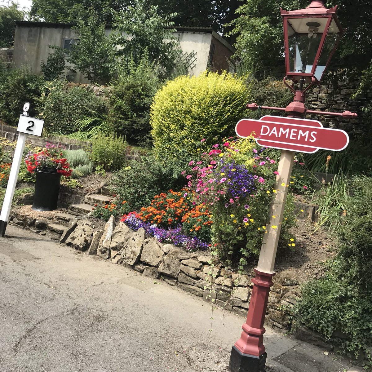 WorthValley's tweet photo. Another scorcher!
Britainโs smallest working station is looking lovely! Such a lovely place to escape from the hustle and bustle of town life!
#damems #smalleststation #kwvr #keighleyinbloom #flowers https://t.co/UAj1F5ncfL