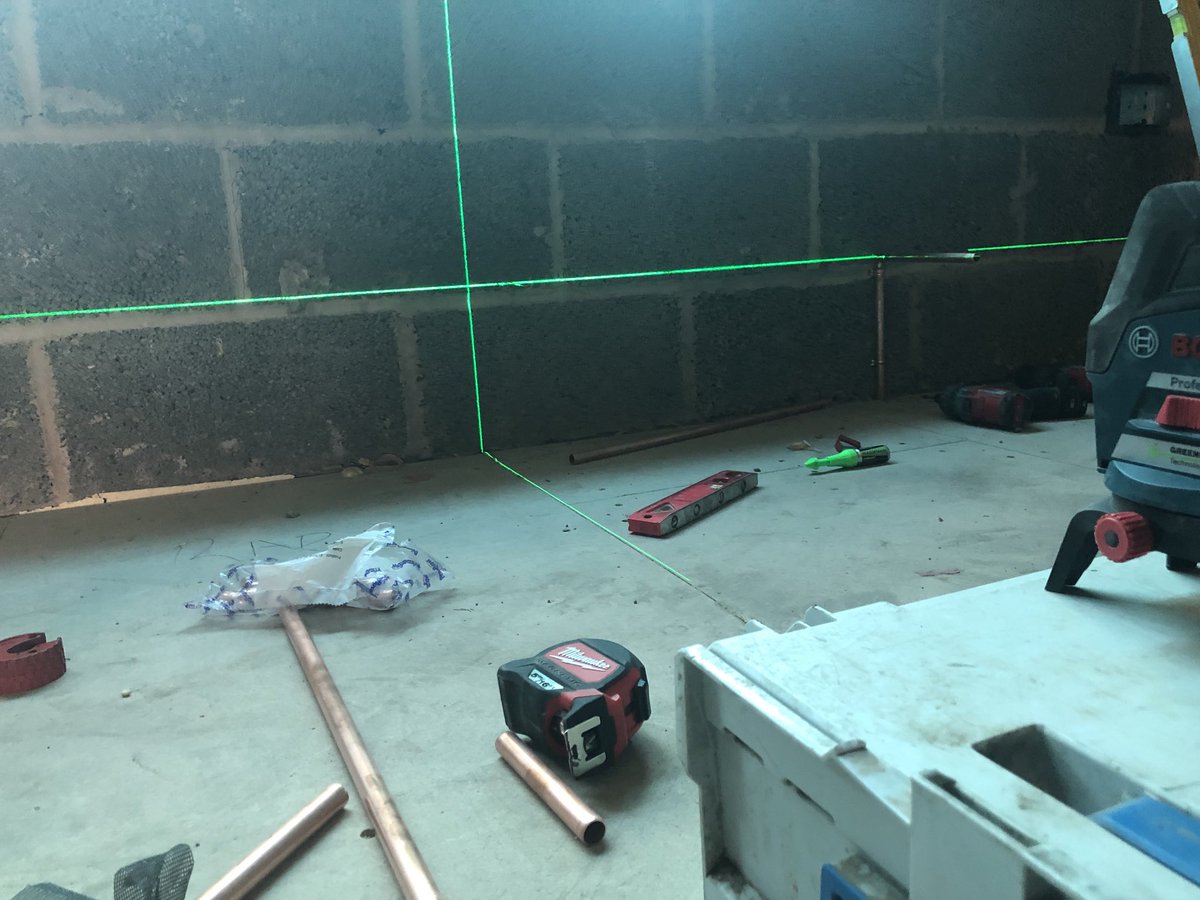 RangeHeating's tweet image. Get the first fix bang on and the second fix will be nice and easy. @BoschPro_UK green laser so much easier than trying to mark on concrete block with a spirit level. #HeatingEngineer #1stFix #Laserlevel #Level #CopperPipes #Radiators #Manchester #Chorlton