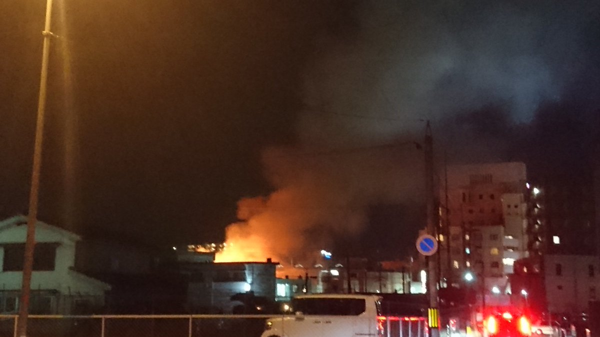 新山口駅前が火事が起きている現場の画像