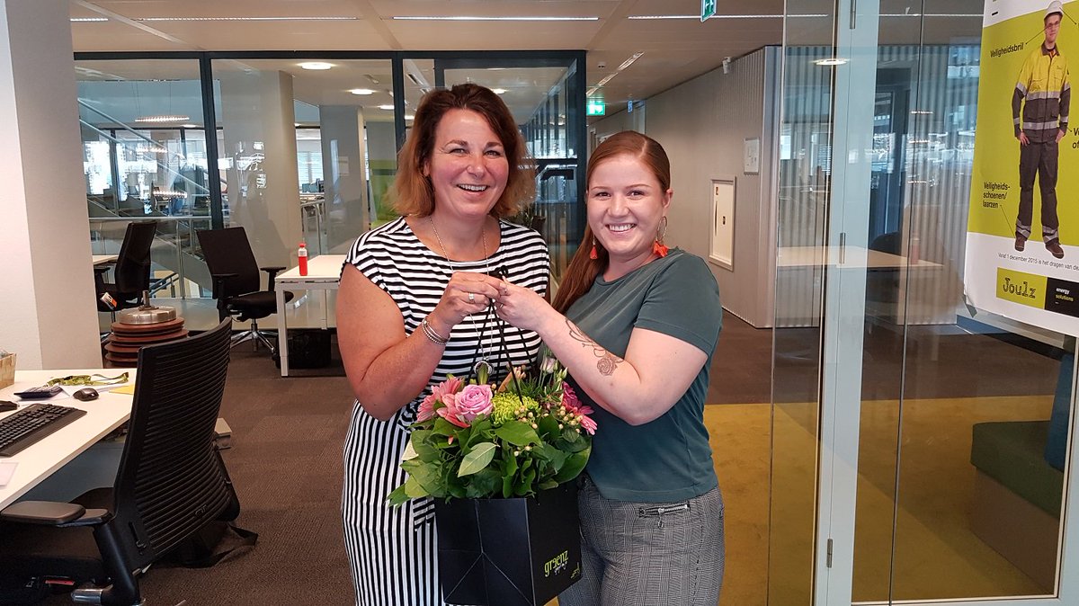 WerkenbijJES's tweet photo. Onze bbl’er is geslaagd! Vandaar dat we haar vandaag verrast hebben met een bloemetje. Gefeliciteerd! https://t.co/QV7O2CS4lw