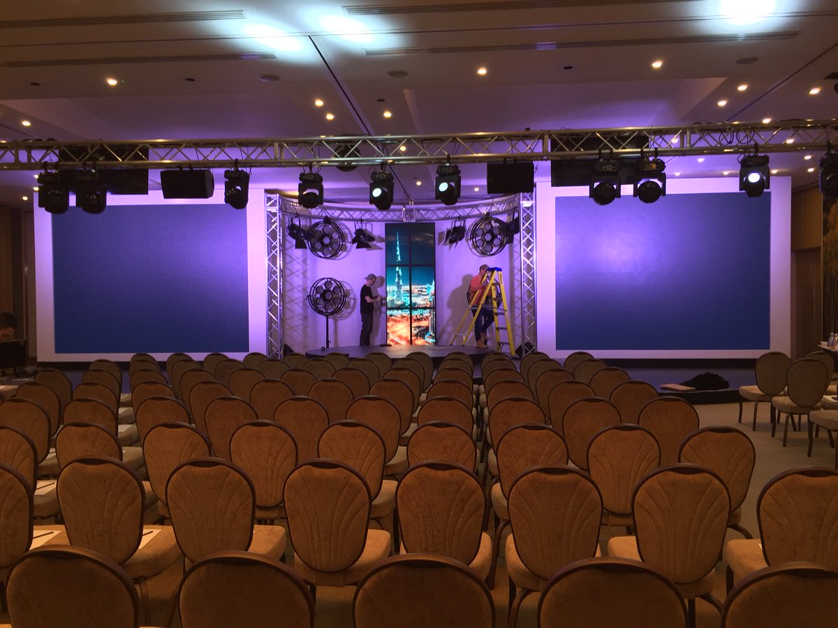 purushagordon's tweet photo. Things are taking shape for a conference we are organising, to deliver a large change programme across the business. Such a great room and a fantastic client. #changeprogram #deliveringchange #eventplanning https://t.co/GQUDbSA6ob