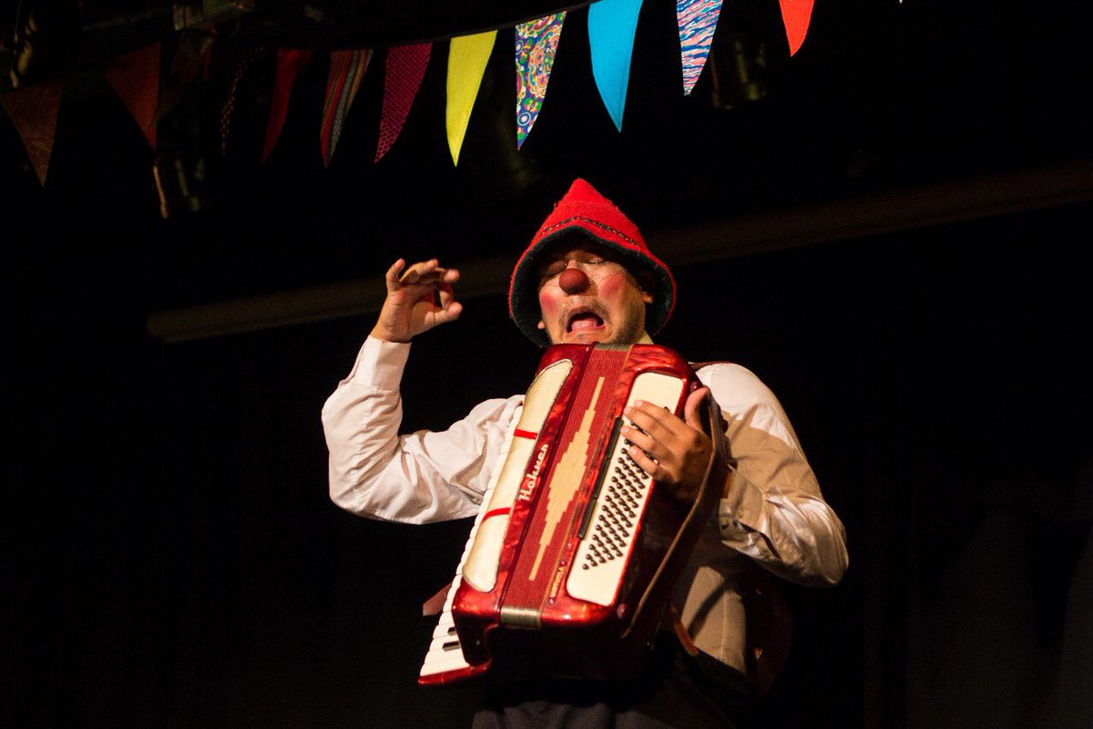 #Hoy lxs esperamos a las 17 hs con la ULTIMA FUNCIÓN de Fuera del Circo en estas #VacacionesDeInvierno☃️

¡No se lo pierdan! 😁