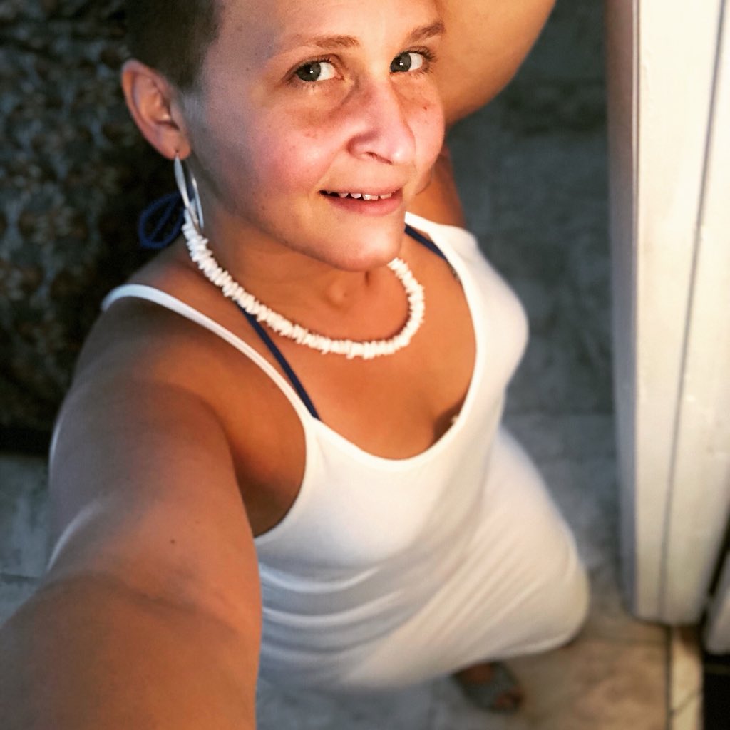 OCRQueen's tweet photo. I don’t know about you but I’m #TeamTenders! #Sweepstakes #Entry #TakeAChance #HopeIWin #Applebees #Food4AYear #AllWhite #MIA #ATL #BlueEyes #Baldie #DoorwayFun #ImInThere https://t.co/FK9rvKE5M2