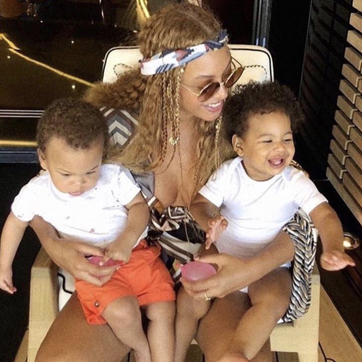beyceased's tweet photo. Exclusive photos of beyoncé and the carters on their hired super-yacht in Italy😍 #TheCarters #EVERTHINGISLOVE #OTR2 #beyonce https://t.co/kGeQ2MT4Iz