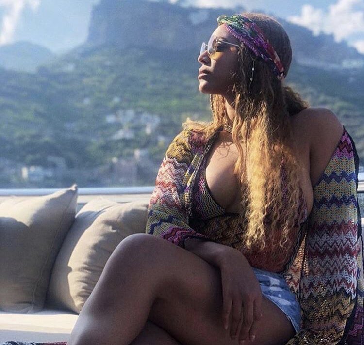 beyceased's tweet photo. Exclusive photos of beyoncé and the carters on their hired super-yacht in Italy😍 #TheCarters #EVERTHINGISLOVE #OTR2 #beyonce https://t.co/kGeQ2MT4Iz