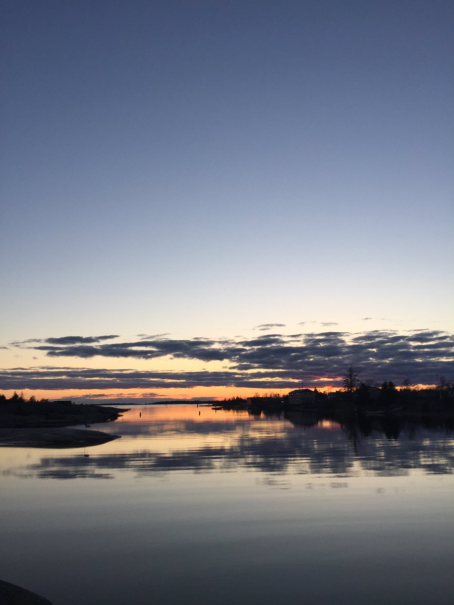 nickromyn's tweet image. Cottage access is still blocked by a wildfire order. 

I just want to sit and drink beer on the porch 🙁

That there’s *someone* to blame for the wildfire isn’t helping my zen. #KeyRiver #parrysound33