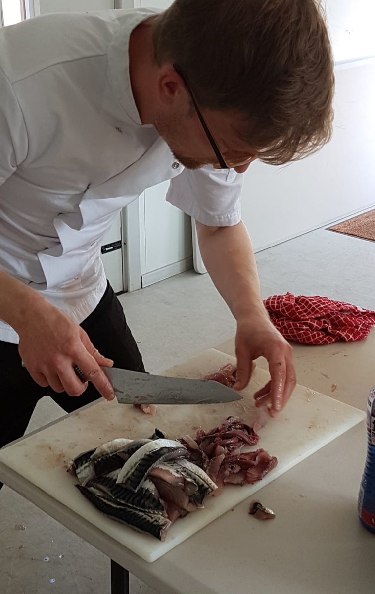 Seafood From Scotland (@seafoodfromscot) on Twitter photo <a href="/chrisedwardson9/">Christian Edwardson</a> <a href="/OrdeFood/">Orde Food</a> prepping #mackerel for lunch - caught by the journalists themselves this morning, it doesn’t get fresher than this!
🎣🐟🏴
<a href="/ScotlandinJapan/">🏴スコットランド国際開発庁🇯🇵</a> #lovescottishseafood #eatscottish <a href="/chrisedwardson9/">Christian Edwardson</a> <a href="/OrdeFood/">Orde Food</a> prepping #mackerel for lunch - caught by the journalists themselves this morning, it doesn’t get fresher than this!
🎣🐟🏴
<a href="/ScotlandinJapan/">🏴スコットランド国際開発庁🇯🇵</a> #lovescottishseafood #eatscottish