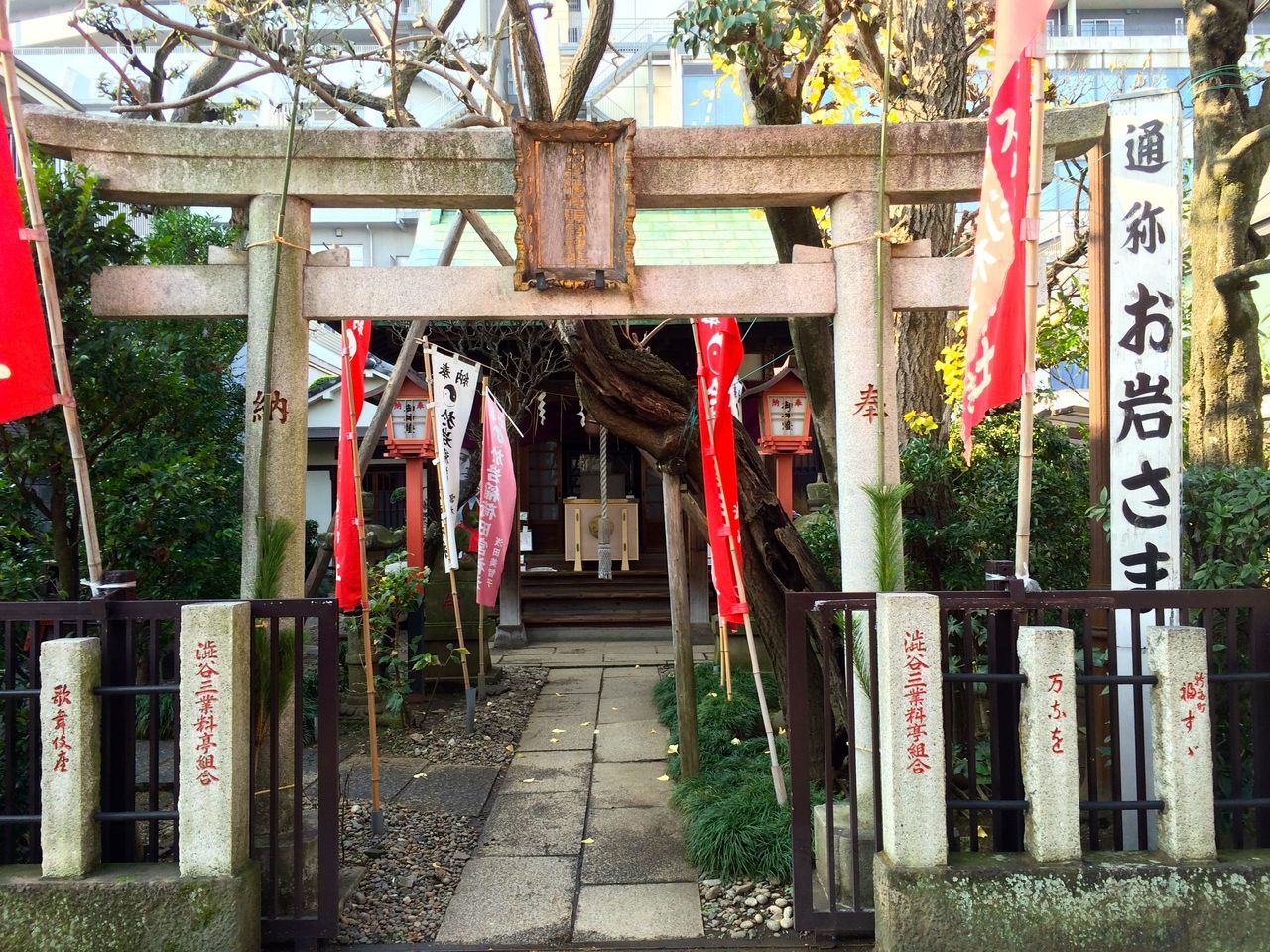 のあ Noah 東海道四谷怪談 お岩さんの神社は縁切りでもあり縁結びの神社でもある 知りませんでした 幽霊の日 パワースポット 四谷於岩稲荷田宮神社 T Co Hthmkkkzbc Twitter