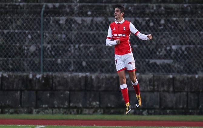 LIGA_NOS_FR's tweet photo. Francisco #Trincão, jeune portugais de 19 qui réalise actuellement 2 buts lors du championnat d'Europe des U19, sera une forte option pour Abel Ferreira, entraîneur de #Braga, malgré l'întéret de l'#AtleticoMadrid.

#LigaNOS #LigaNOSFR #Braga #Trincao https://t.co/cva9pJL8hA
