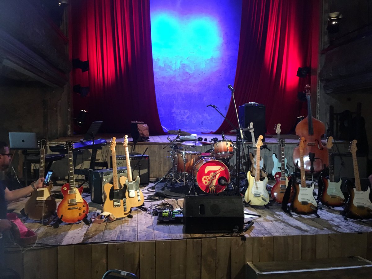 My favourite gig in London ⁦<a href="/WiltonMusicHall/">Wilton's Music Hall</a>⁩ #vintage #guitars #gibson #fender #michaeljohnross