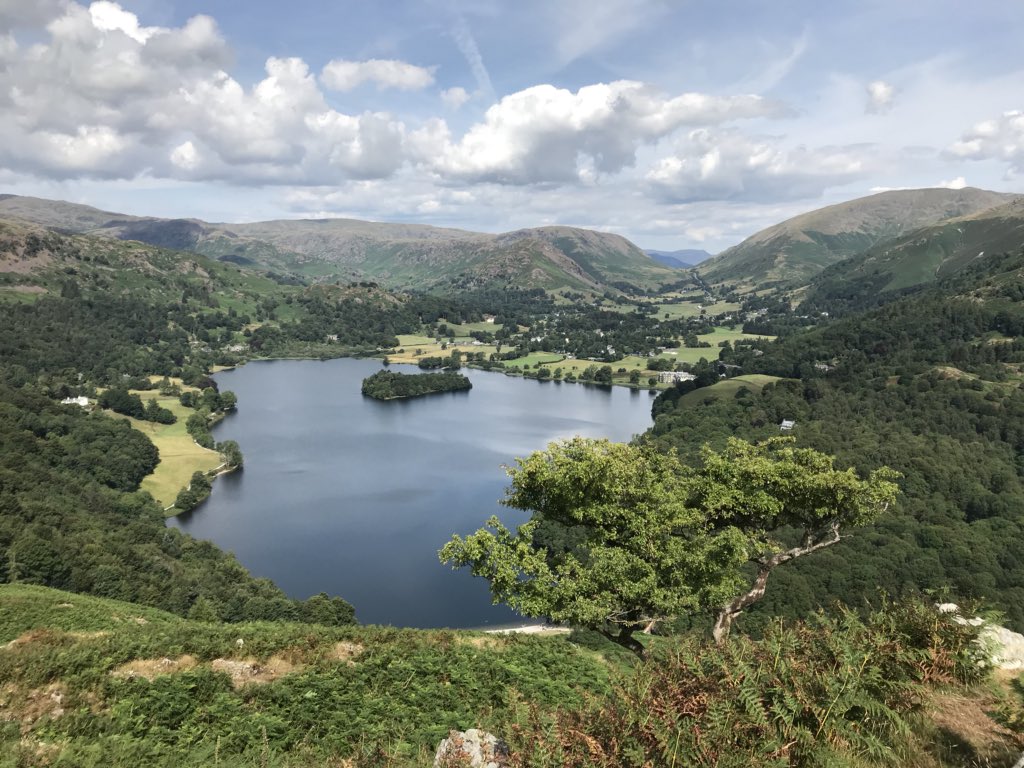 keswickbootco's tweet photo. What a fantastic day we walked up loughrigg fell then followed the path back down to rydal caves taking time for a @jamesmforrest inspired summit pic ๐ #ThursdayThoughts #GetOutside #NotJustLakes #Boottesting https://t.co/CEV1aMa0Rq