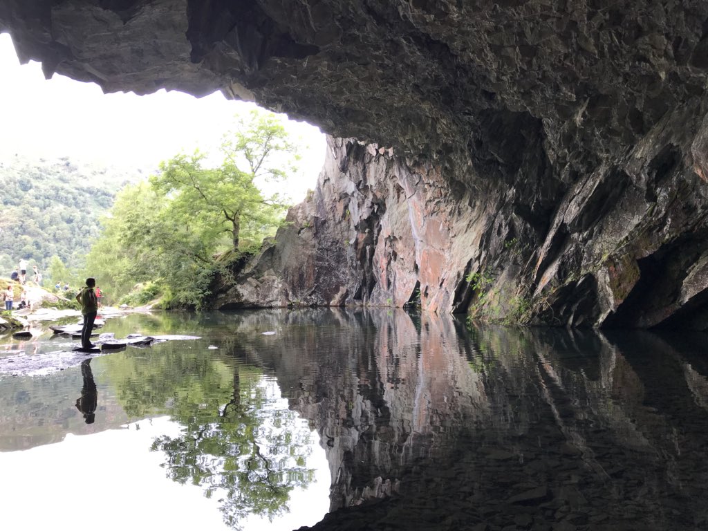keswickbootco's tweet photo. What a fantastic day we walked up loughrigg fell then followed the path back down to rydal caves taking time for a @jamesmforrest inspired summit pic ๐ #ThursdayThoughts #GetOutside #NotJustLakes #Boottesting https://t.co/CEV1aMa0Rq