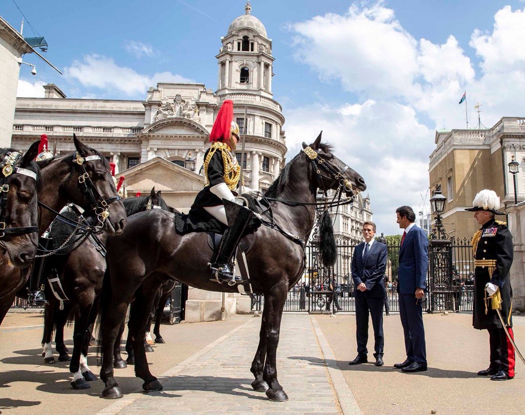 ArmyInLondon's tweet photo. The @HCav1660 turned out at Horse Guards for the visit of the Emir of Qatar for a bi-lateral meeting with Defence Secretary @GavinWilliamson @DefenceHQ #softpowerinaction #Qatar https://t.co/Ro4fZ9tOdn