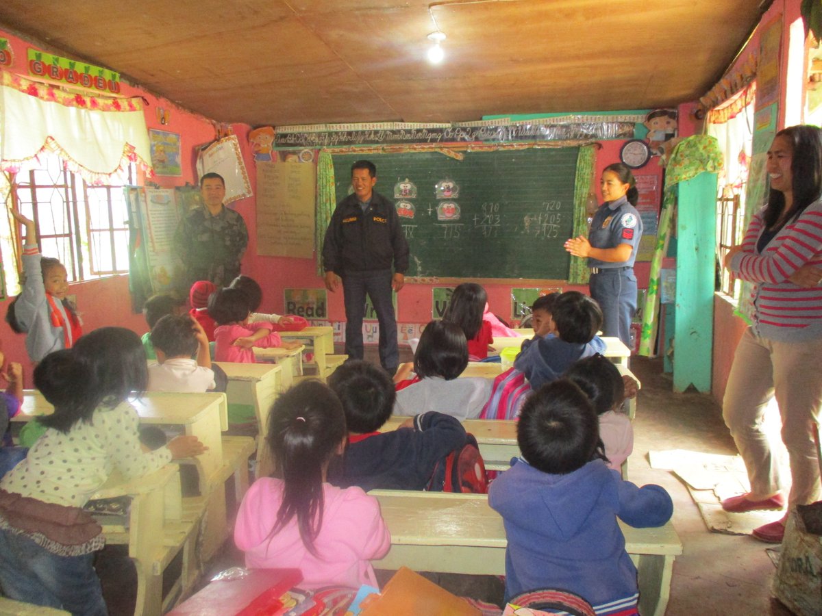 PNPBuguias's tweet photo. @PNPBuguias @PNPBenguet @ProcorRpcrd @rwinp88 @pnpdpcr @PNPCordillera @pnpdpcr
#PNPPATROLPLAN2030
#EnhanceCommunityAwareness thru school visitation and Lecture https://t.co/HlD4ve5brP