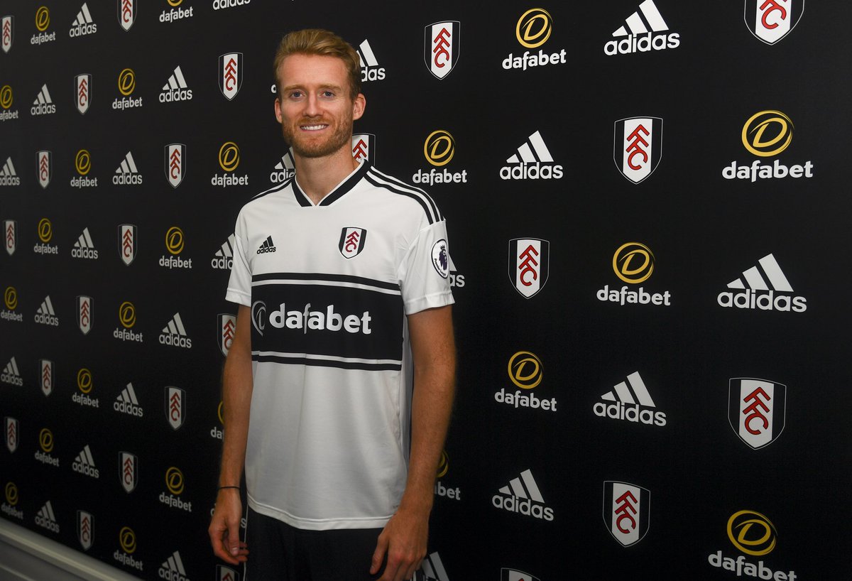 ODDSbible's tweet photo. When you get to the 4th season of your FIFA career mode and the game starts generating random transfers https://t.co/RCuWjmZF7s