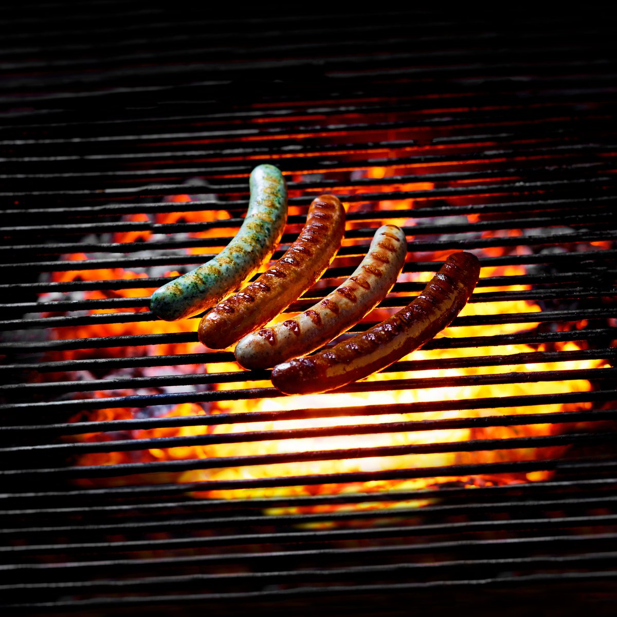 Grillido's tweet photo. Temperaturen über 100 Grad Celsius. Bei uns schwitzen die Würste auf dem Grill! 
#Hitze https://t.co/ULpUmuXi3C