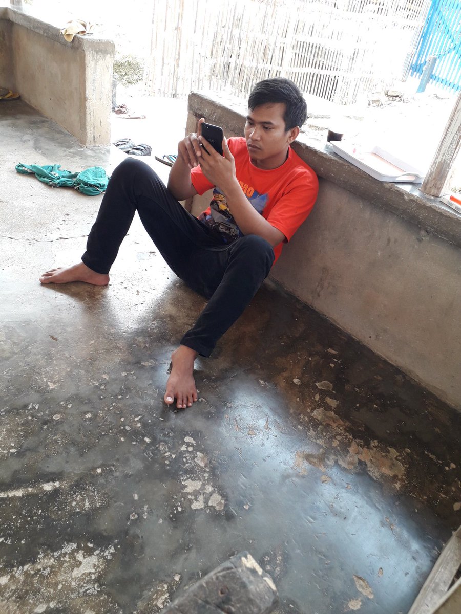 Ipul841's tweet photo. Serius amat lihat apa si syg,lihat foto kita semalem ya? https://t.co/cEuwcfaQYz