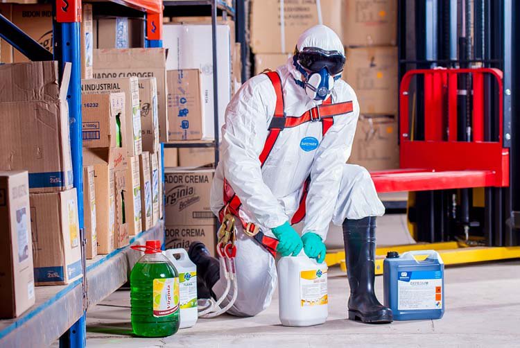 Deinsa_EPI's tweet photo. Si aún no conoces el nuevo Reglamento de almacenaje de productos químicos y cómo puede afectar éste a tu empresa, aquí te dejamos los deberes ;) https://t.co/ePFTTVsOeQ #SeguridadLaboral #PRL #SST #SSL #prevencion #EPI https://t.co/mXkj9VkRkz