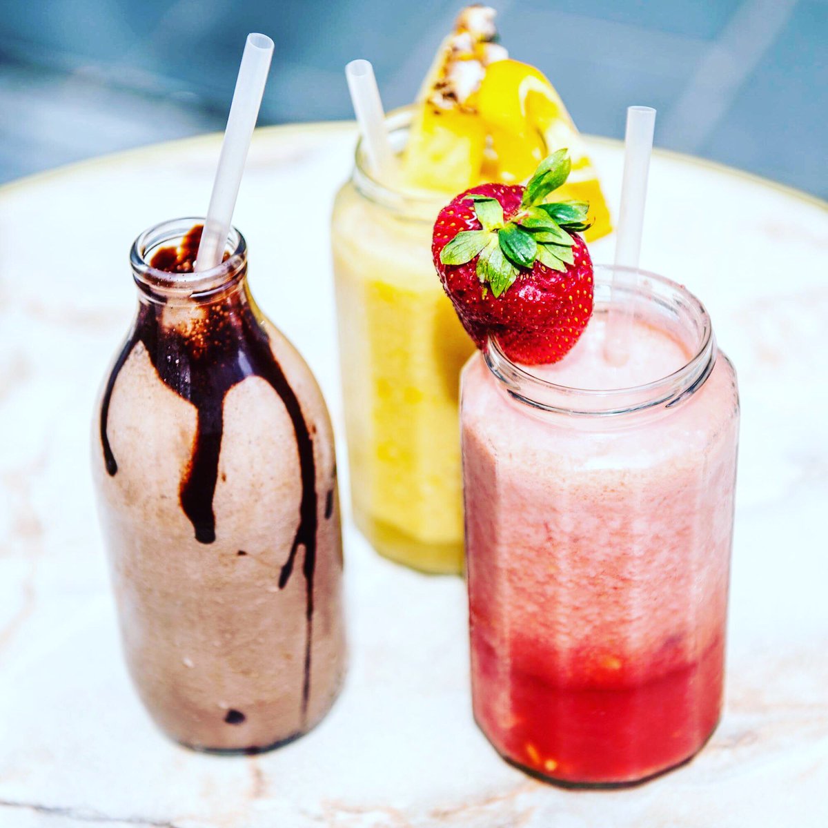 Cool down drinks served all day👌#smoothies #chocolatemilkshake #quenchyourthirst @coffeebarker