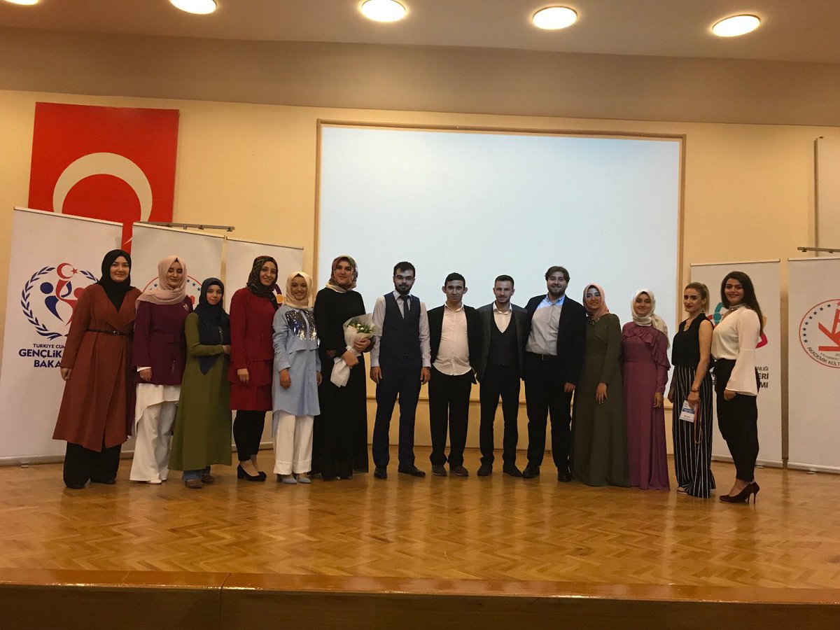 Üniversitemizin sınırlarını aşarak tamamladığımız “Elimden Tutar Mısın?” projemizin kapanış programını gerçekleştirdik. 
Katılım sağlayan Sayın Rektörümüz <a href="/bayramsade/">Bayram Sade</a>  hocamıza ve Gençlik Merkezi Müdürümüz <a href="/KasmYazc/">Kasım YAZICI</a> Bey’e teşekkür ederiz. 
<a href="/MustafaCOPLAN/">Mustafa COPLAN</a> @omerakdag34