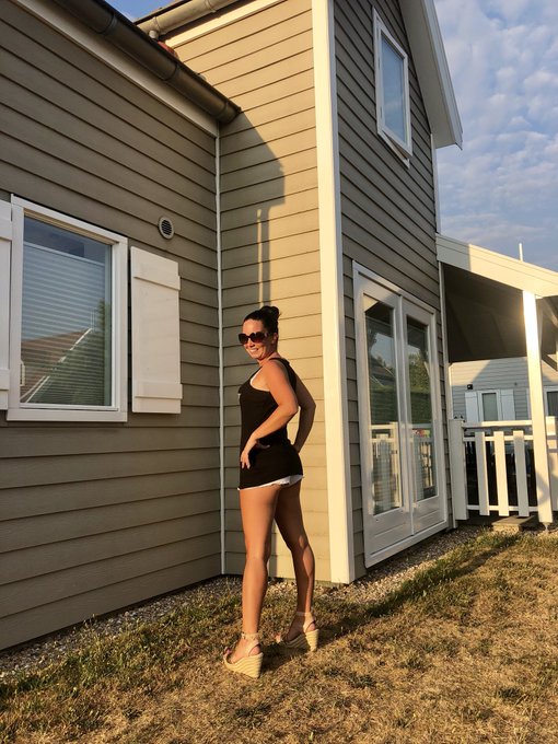 Ich w&uuml;nsche euch einen hei&szlig;en Donnerstag, ich hoffe euch geht es gut ? ☀️🔥  #sommer #sonne #sexygirl<a href="/tag/beach"class="tags"><span>#beach</span></a><a href="/tag/bitches"class="tags"><span>#bitches</span></a><a href="/tag/beachgirl"class="tags"><span>#beachgirl</span></a><a href="/tag/sexygirl"class="tags"><span>#sexygirl</span></a><a href="/tag/sommer"class="tags"><span>#sommer</span></a><a href="/tag/beachgirls"class="tags"><span>#beachgirls</span></a>