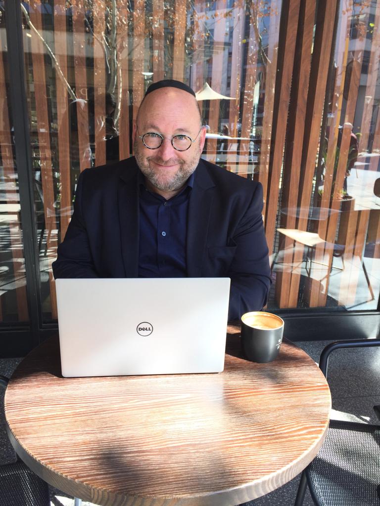 HowardFeldman's tweet image. On set @MelroseArch @StarbucksSA shooting #ContentCreation for #ketnotes.