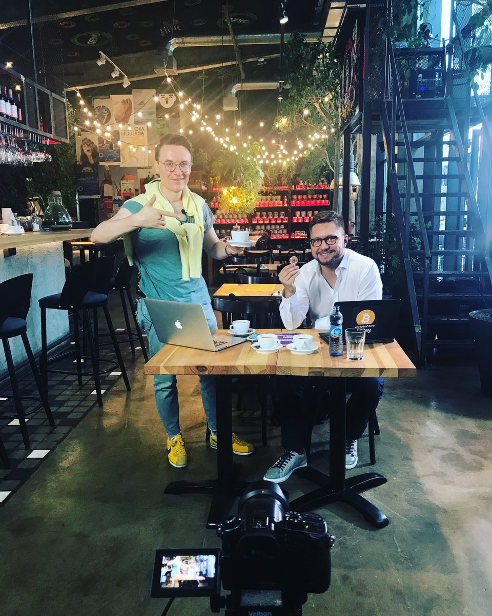 RahimBlak's tweet image. Jak się cash'ować, czyli jak kryptowalutami zapłacić za obiad w restauracji!? 💸  Obejrzyj bezpłatny LIVE 👉facebook.com/rahimblak/vide…
W jaki sposób możemy zamienić kryptowaluty na polskie złotówki i jak działają giełdy kryptowalut powie gość #RahimCoin LIVE @Lech Wilczyński.