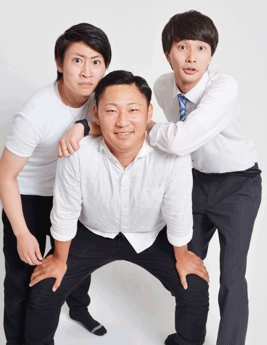 kva_arts_sonic's tweet photo. 【笑TIME〜がはは〜】

★出演者紹介①★

第1弾の本日は…

『人を動かすイケメン葱は好きですか？』

カーネギー

画像1枚目左から

中村圭太(なかむらけいた)
澤徹(さわおとる)
松相遼(まつそうりょう)
のトリオ。

2枚目はネタ中の写真📷
当日はどんなネタを披露してくれるのかお楽しみに♪ https://t.co/vWC8UfTXF4
