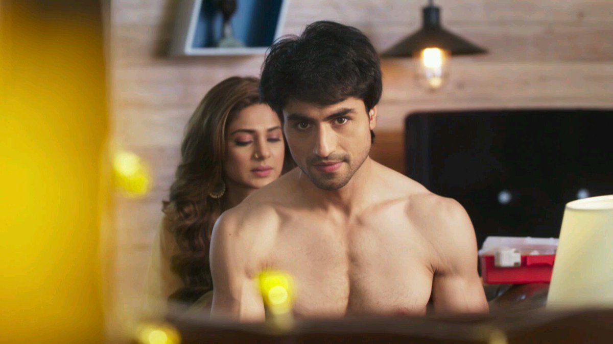 JenWingetTeam's tweet photo. Do We Need a Caption?? 🙃🙃
@jenwinget @ChopdaHarshad @ColorsTV #Bepannaah https://t.co/r8NOM6MjGA