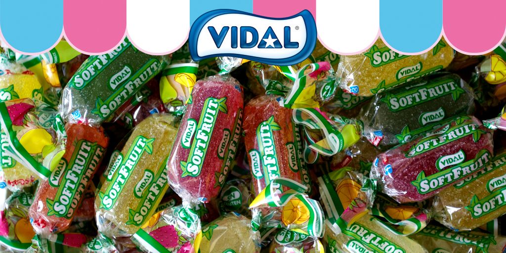 Vidal_Golosinas's tweet photo. 🍬 Y a veces tus abuelos te sorprendían diciéndote, "mete la mano al bolsillo" o "abre ese cajón de ahí", y te cambiaba el gesto de la cara al encontrar unos caramelos que para ti eran un gran tesoro. #PequeñosGrandesMomentos #DiaDeLosAbuelos 
RT si también te ha pasado. https://t.co/zHg95mYNx5